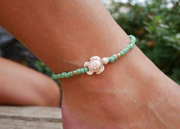 Chaîne de cheville perles et tortue de mer