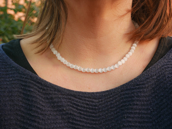 Collier ou Ras de cou en Sélénite, Lithothérapie