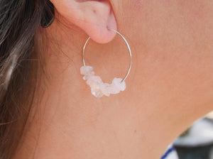 Boucles d'oreilles créoles en Quartz Rose, perles chips