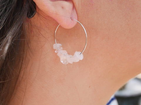 Boucles d'oreilles créoles en Quartz Rose, perles chips