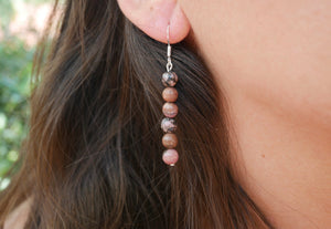 Boucles d'oreilles pendantes en Rhodonite naturelle