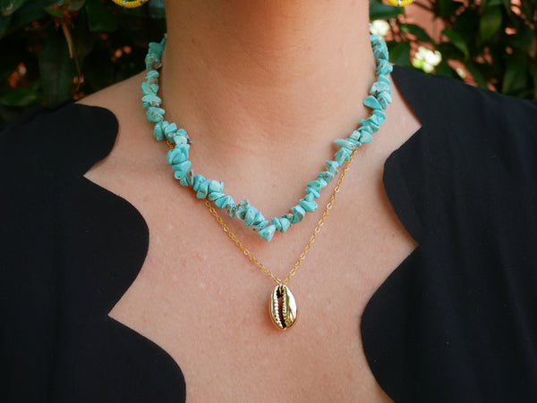 Collier en pierres naturelles et coquillage cauri