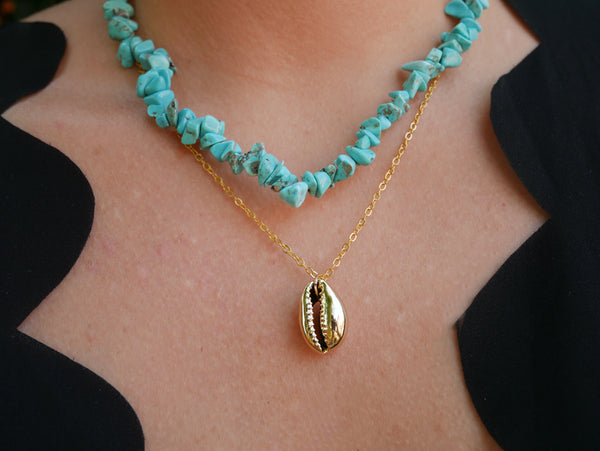 Collier en pierres naturelles et coquillage cauri