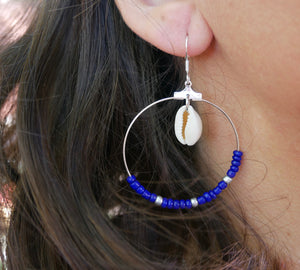 Boucles d'oreilles créoles en perles et coquillages cauris