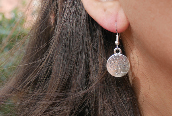 Boucles d'oreilles avec breloque argentée