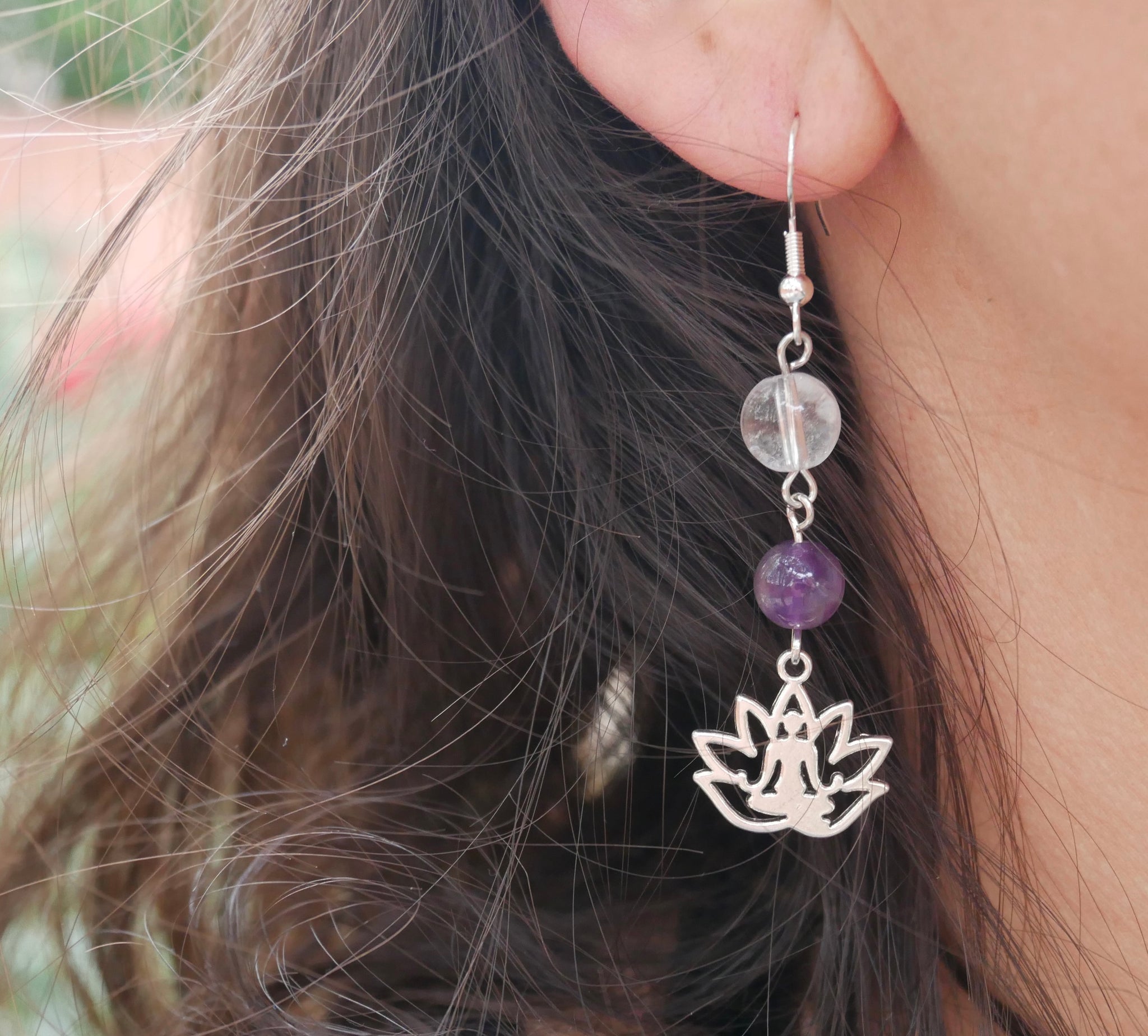 Boucles en Améthyste et Cristal avec une breloque Lotus Bouddha