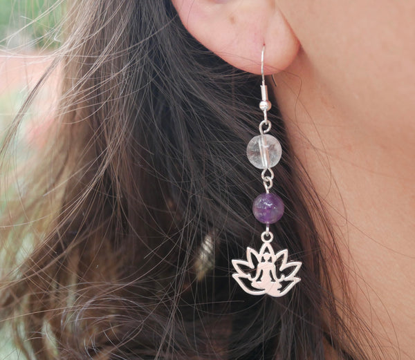 Boucles en Améthyste et Cristal avec une breloque Lotus Bouddha