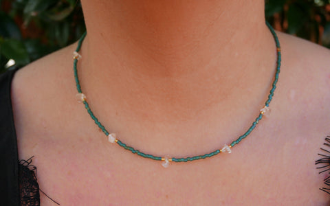 Collier en perles Miyuki Delica et cristal de roche