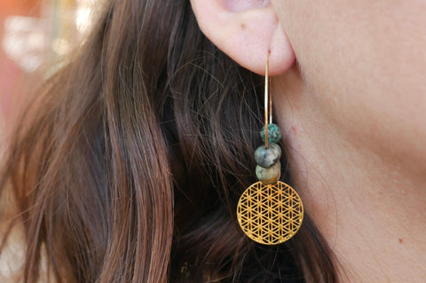 Boucles d'oreilles créoles en Turquoise Africaine et fleur de vie