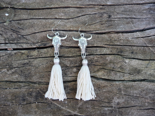 Boucles d'oreilles bohèmes tête de Buffle et pompon