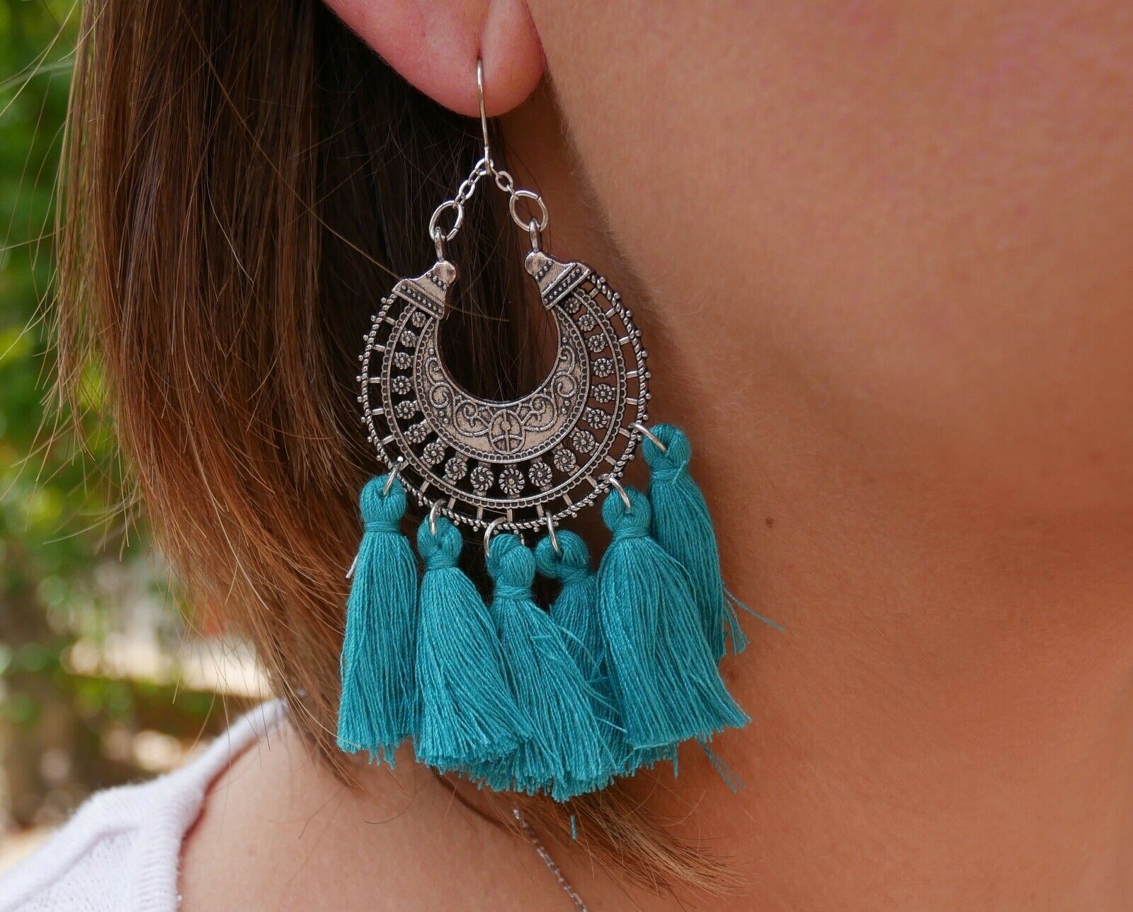 Boucles d'oreilles bohèmes orientales en dentelle d'argent et pompons